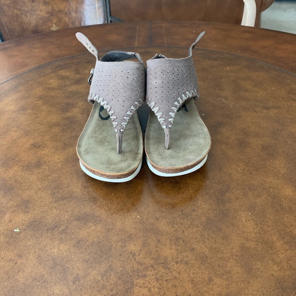 Shoes - Picture 6 of 6